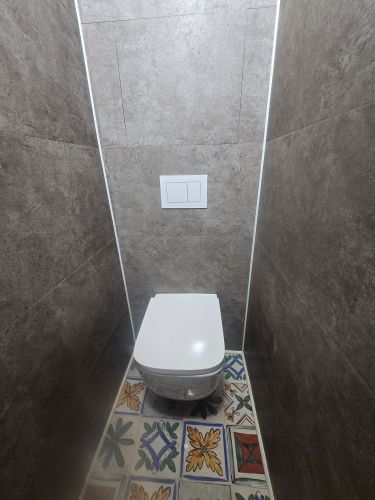 Сборка и навеска зеркального шкафа в ванной комнате