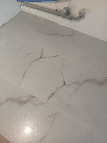 Устройство двухкомпонентной затирки в межплиточных швах