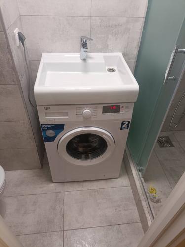 Установка отдельностоящей стиральной машины с подключением