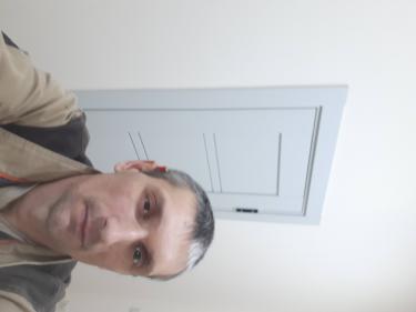 Установлена новая створка, закреплены петли, врезан замок, отрегулирована фурнитура, проверена плавность хода, зазоры устранены, произведена отделка откосов, завершена чистовая отделка.