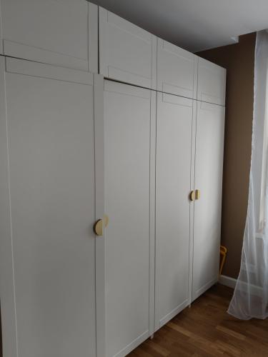 Разборка прямого шкафа Лион Разборка настенного мини-Лиона