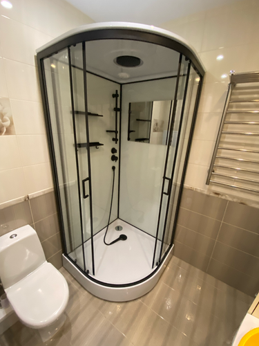 Установлена современная душевая конструкция с гидромассажной функцией: подключены водопровод и электричество, герметизация швов, проверена работа всех систем, закреплены панели и двери.