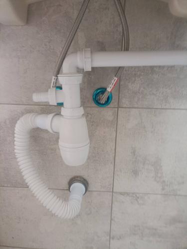 Установка отдельностоящей стиральной машины с подключением