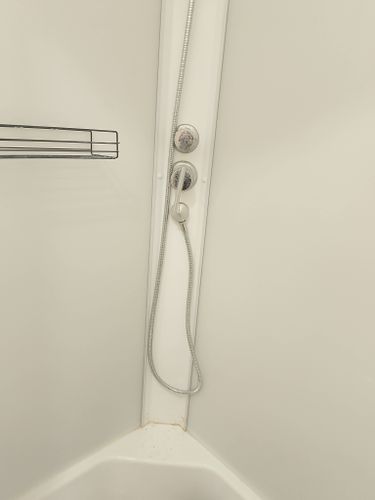 Замена/установка дверцы в душевой кабине