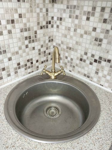 Заменены внутренние механизмы вентилирующего устройства, обеспечена герметичность, устранены протечки. Обновленный элемент функционирует без сбоев, гарантируя надежность и долговечность.