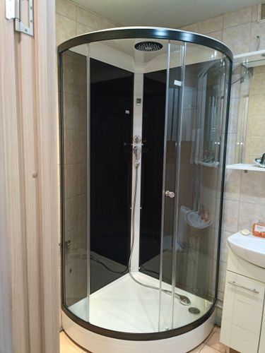 Установка душевой кабины шириной до 90 см