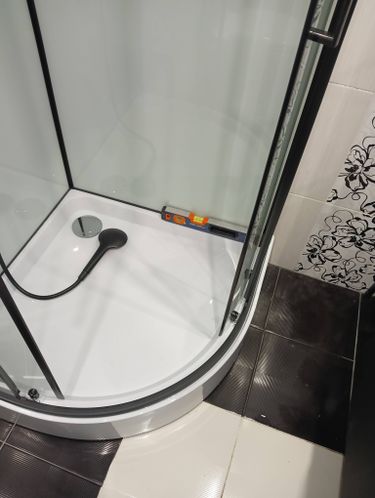 Установка душевой кабины шириной до 90 см