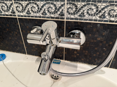 Установка смесителя (на готовые коммуникации)