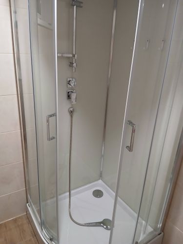 Установка душевой кабины шириной до 90 см