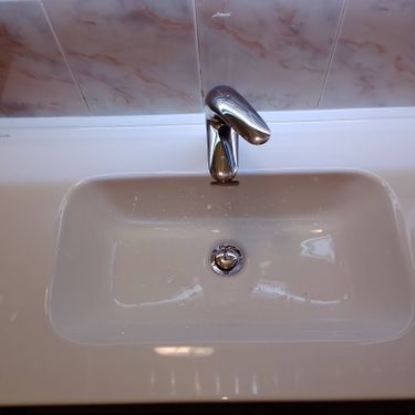 Демонтаж раковины Демонтаж смесителя Кухни