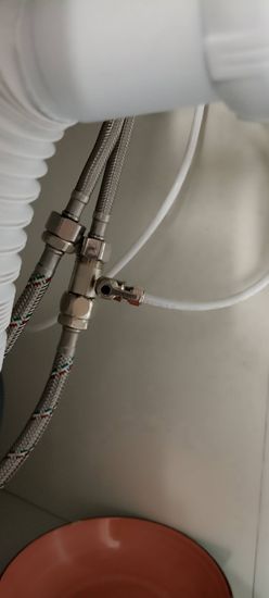 Установка проточного фильтра под мойку