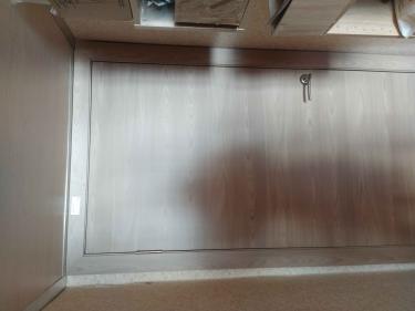 Установлены дополнительные элементы на межкомнатную дверь, обеспечивающие завершённый вид и улучшенную функциональность. Работа выполнена аккуратно, с учётом всех деталей и особенностей интерьера.