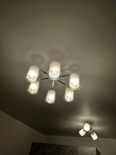 Установка люстры в сборке