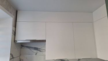 Прямой распил фальшпанели/фасада/полки Замена фасадов Установка и подключение встраиваемого холодильника