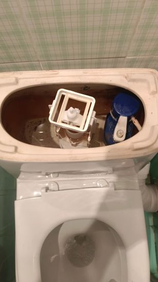 Ремонт бачка (запорной арматуры) напольного унитаза