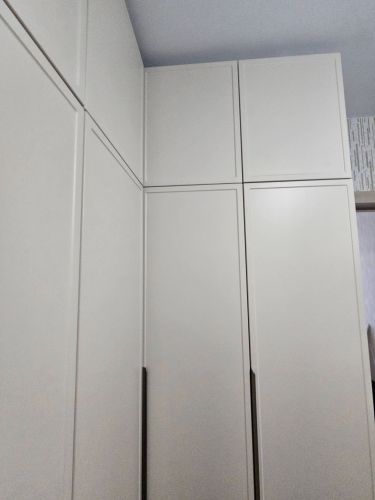 Установка и регулировка распашной двери