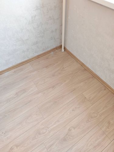 Монтаж пластикового плинтуса