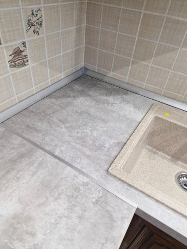 Установка столешницы ДСП Установка и подключение врезной мойки Установка и подключение электрической варочной поверхности