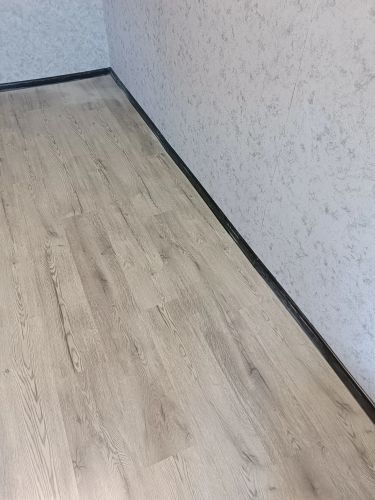 Монтаж пластикового плинтуса