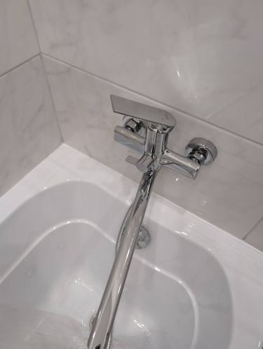 Установка смесителя (на готовые коммуникации)