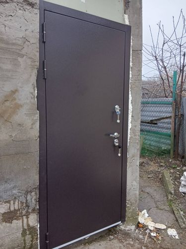 Установка входной двери весом до 95 кг