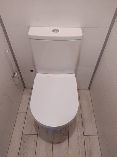 Установлен новый бачок, подключены коммуникации, проверена герметичность соединений, произведена регулировка механизма слива, проведена очистка рабочей зоны.