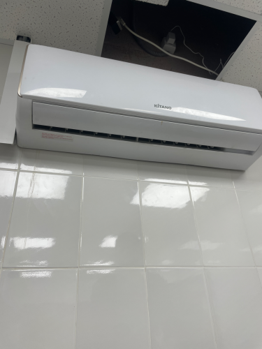 Проведена диагностика, устранена утечка фреона, заменён фильтр, очищены внутренние элементы, проверена работа системы, восстановлено охлаждение, протестировано оборудование, закрыт доступ к проводке.