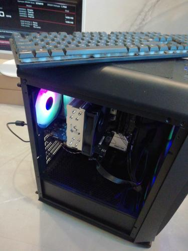 Установлены компоненты в корпус, подключены кабели, закреплены охлаждающие вентиляторы, проверена работоспособность системы, настроен BIOS, протестированы основные функции.