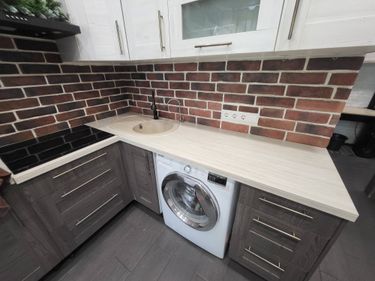 Установка и подключение врезной мойки Установка и подключение смесителя Установка столешницы ДСП