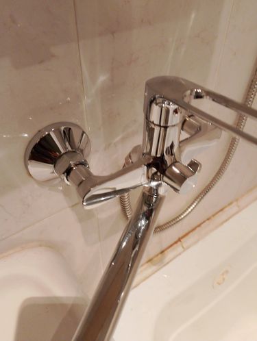 Установка смесителя (на готовые коммуникации)