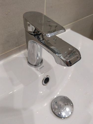 Установка смесителя (на готовые коммуникации)