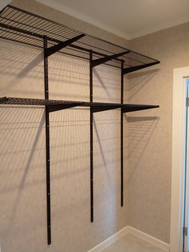 Крепление элемента мебели к стене