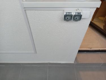 Установка дополнительной розетки с подведением коммуникаций