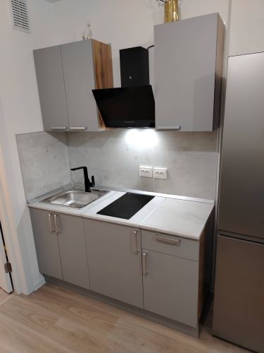 Сборка и навеска зеркального шкафа в ванной комнате