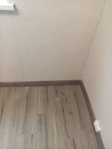 Монтаж пластикового плинтуса