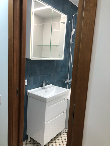 Установка комплекта: пенал + тумба +раковина + смеситель + зеркало