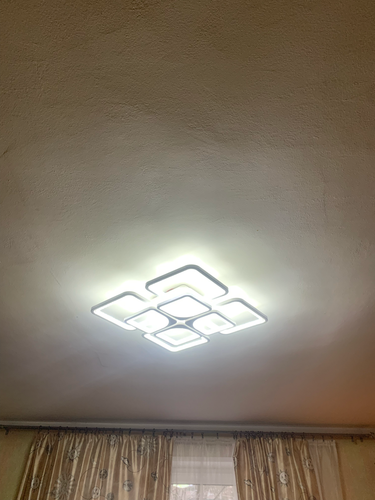 Установлено новое осветительное устройство на потолке, подключены провода, проверена работоспособность, закреплено крепление, обеспечена безопасность и надежность конструкции.