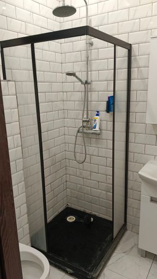 Герметизация стыков душевой кабины