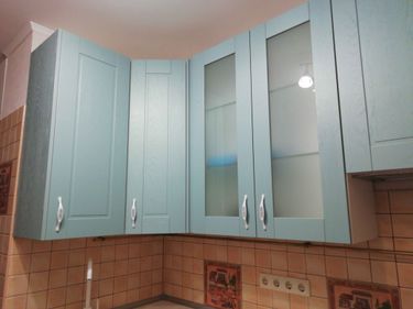 Обновлены дверцы шкафов, выполнены точные замеры и аккуратная подгонка. Установлены новые элементы с учётом дизайна и функциональности, обеспечена гармония интерьера.