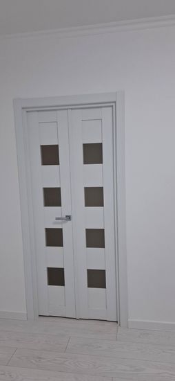 Установка межкомнатной двухстворчатой двери