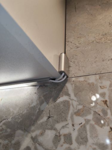 Установка светодиодной ленты для подсветки рабочей зоны