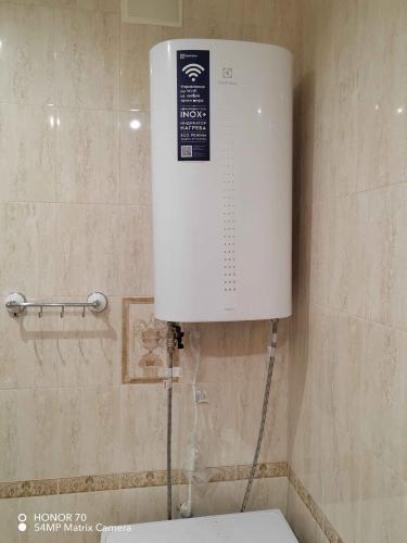 Установлены трубы Rehau для водонагревателя, подключены к системе, обеспечивая надежное водоснабжение. Завершено подключение к коммуникациям, проверена герметичность соединений.