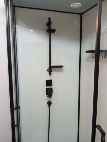 Установка душевой кабины шириной до 90 см