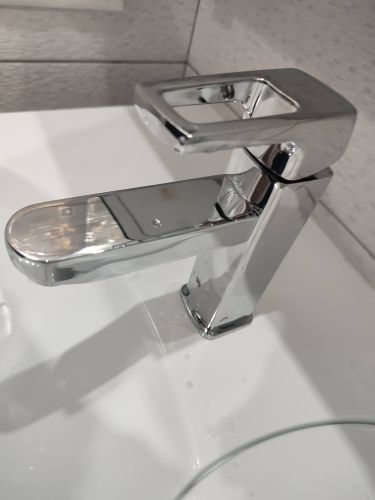 Кран разобрали, изъяли старую деталь, установили новую, проверили герметичность, собрали обратно. Убедились в исправной работе, отсутствует протечка, все функционирует корректно.