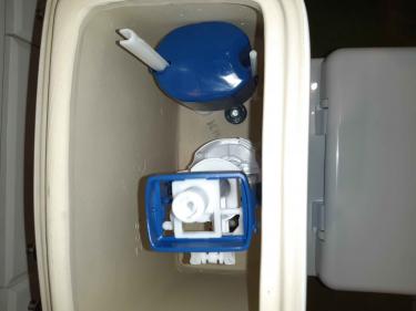 Установлено новое сантехническое оборудование, подключены коммуникации, отрегулирована арматура бачка, проверена герметичность соединений, произведена очистка рабочей зоны.