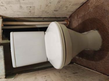 Установлено сантехническое оборудование, подключены коммуникации, зафиксированы крепления, проверена герметичность соединений, проведена регулировка сливного механизма, выполнена уборка рабочего места.