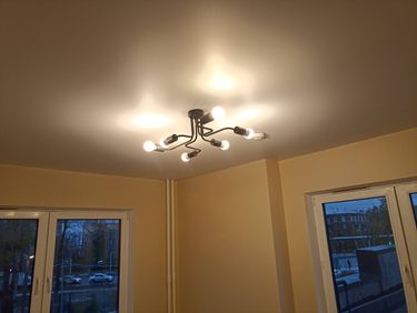 Установка люстры в сборке