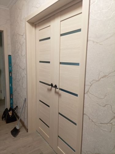 Установка межкомнатной двухстворчатой двери