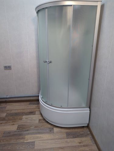 Установка душевой кабины шириной до 90 см