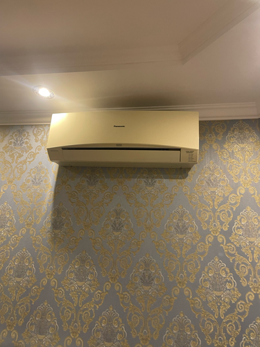 Выполнена очистка фильтров, дезинфекция внутренних частей, устранение пыли, проверка дренажной системы, восстановление работы устройства, улучшение циркуляции воздуха.